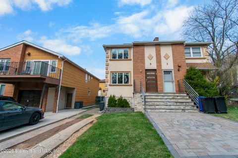 Photo of 5 Walcott Avenue, Staten Island, NY 10314 (MLS # 2601956)