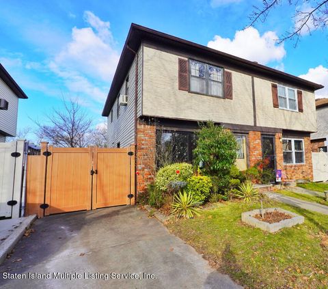 Photo of 74 Ludlow Street, Staten Island, NY 10312 (MLS # 2400101)