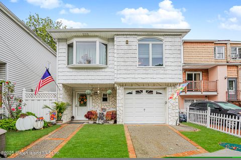 Photo of 181 Evergreen Street, Staten Island, NY 10308 (MLS # 2506074)
