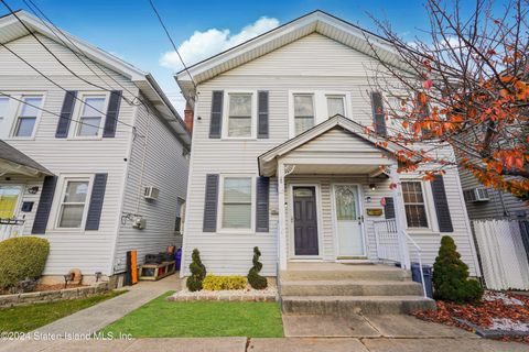 Photo of 13 Maiden Lane, Staten Island, NY 10307 (MLS # 2406702)