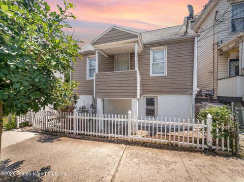 Photo of 267 Gordon Street, Staten Island, NY 10304 (MLS # 2603749)
