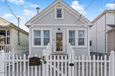 Photo of 60 Weed Avenue, Staten Island, NY 10306 (MLS # 2600089)