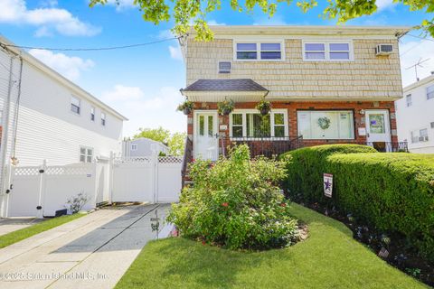 Photo of 82 Bartow Street, Staten Island, NY 10308 (MLS # 2504282)