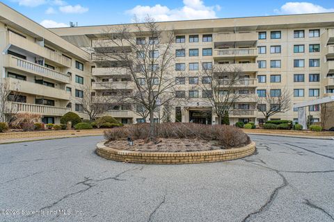 Photo of 5 Windham Loop #7i, Staten Island, NY 10314 (MLS # 2600352)