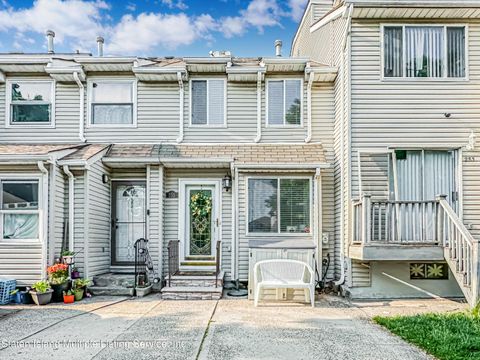 Photo of 255 Lander Avenue, Staten Island, NY 10314 (MLS # 1161910)