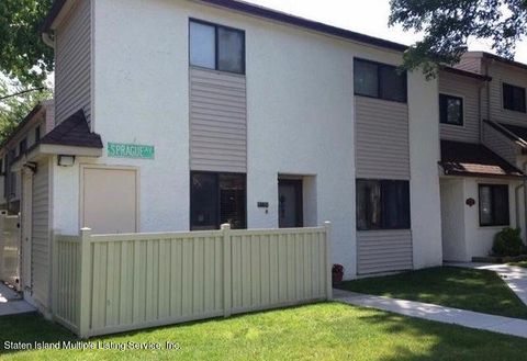 Photo of 382 Sprague Avenue, Staten Island, NY 10307 (MLS # 1164612)