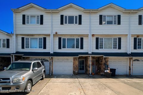 Photo of 36 Carlyle Green, Staten Island, NY 10312 (MLS # 2601143)