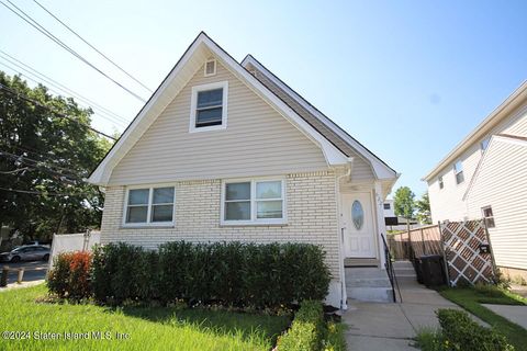 Photo of 622 Katan Avenue, Staten Island, NY 10312 (MLS # 2404139)