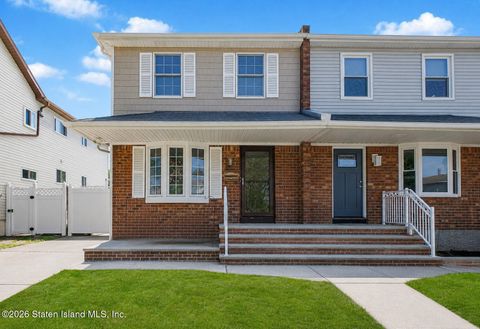 Photo of 72 Gold Avenue, Staten Island, NY 10312 (MLS # 2602597)