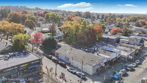 Photo of 1732 Victory Boulevard, Staten Island, NY 10314 (MLS # 2406058)