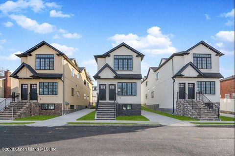 Photo of 907 Rathbun Avenue, Staten Island, NY 10309 (MLS # 2600366)