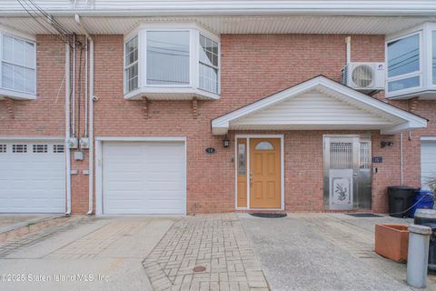 Photo of 14 Ragazzi Lane, Staten Island, NY 10305 (MLS # 2507146)