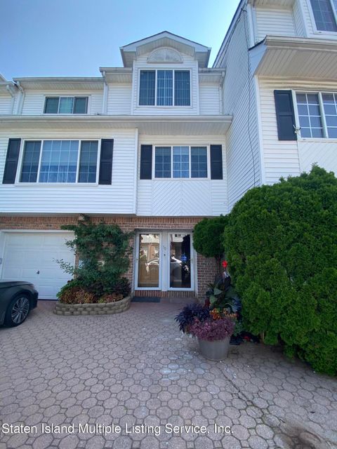 Photo of 50 White Oak Lane, Staten Island, NY 10309 (MLS # 1163581)