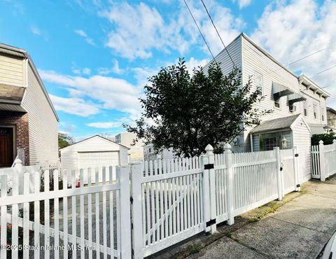 Photo of 80 Bell Street, Staten Island, NY 10305 (MLS # 2507121)