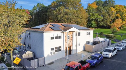 Photo of 6 Maple Court, Staten Island, NY 10312 (MLS # 1165200)