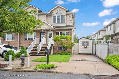 Photo of 95 Lorraine Avenue, Staten Island, NY 10312 (MLS # 2502951)