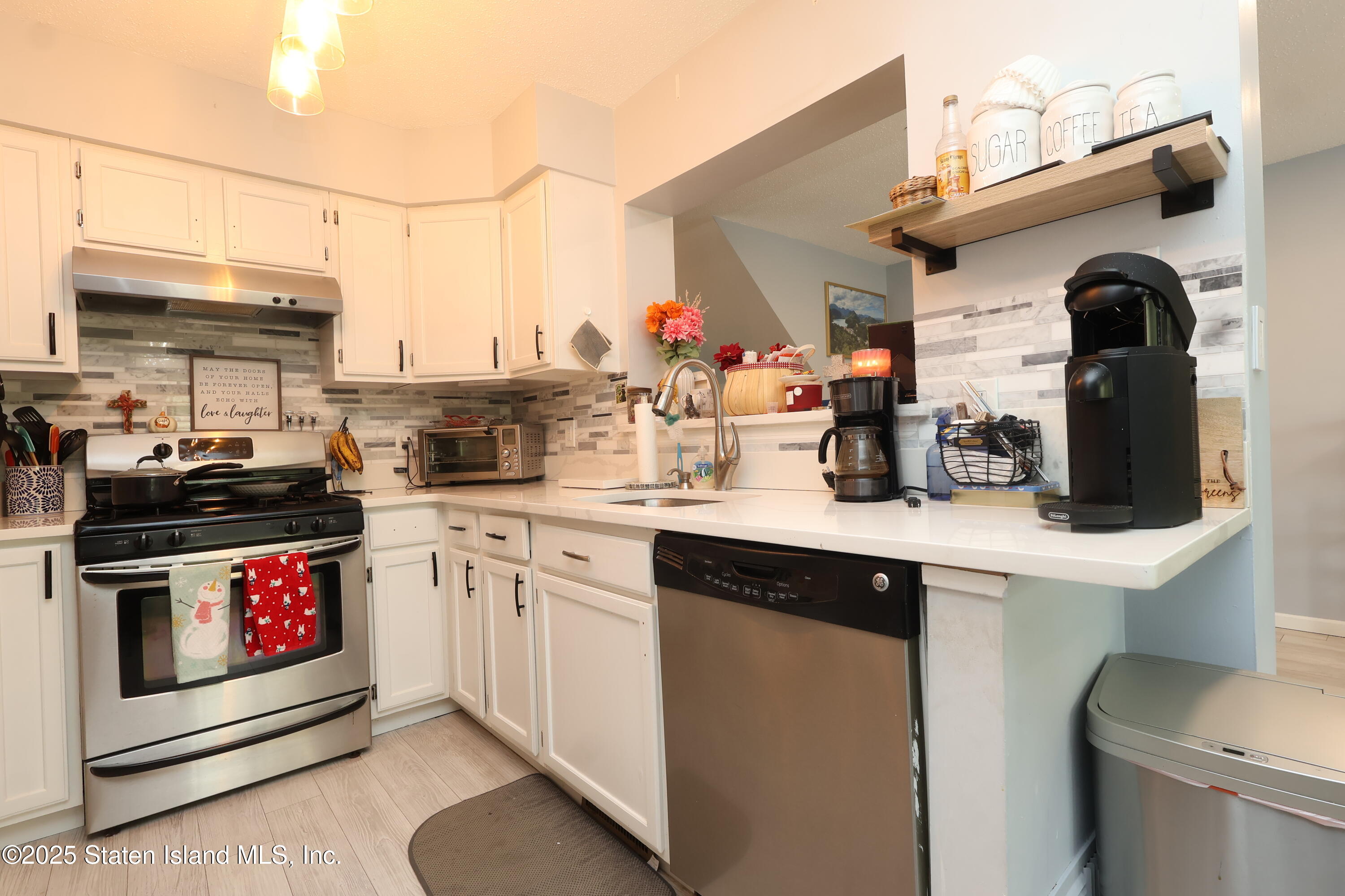 150 Ilyssa Way, Staten Island, New York image 14