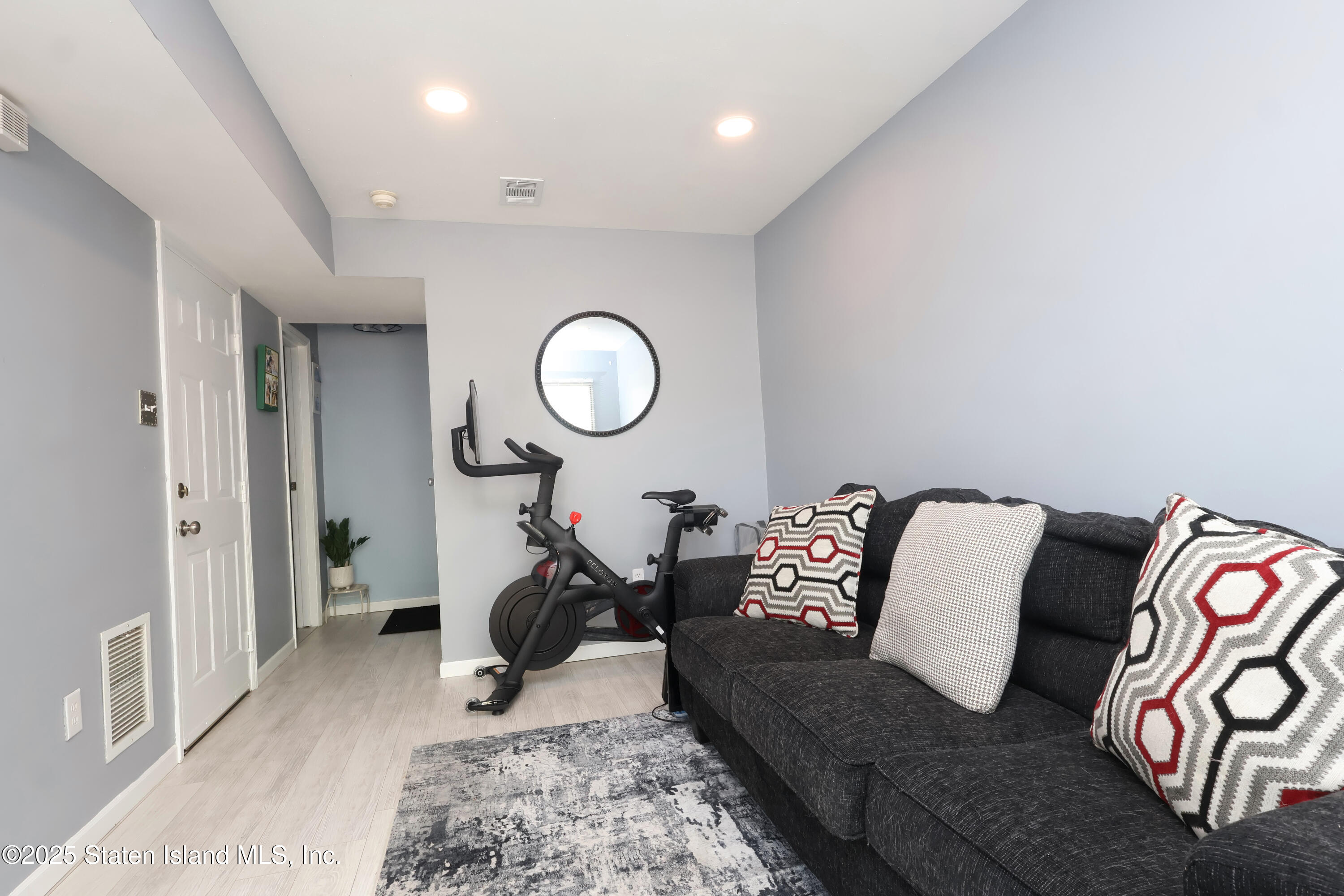 150 Ilyssa Way, Staten Island, New York image 5