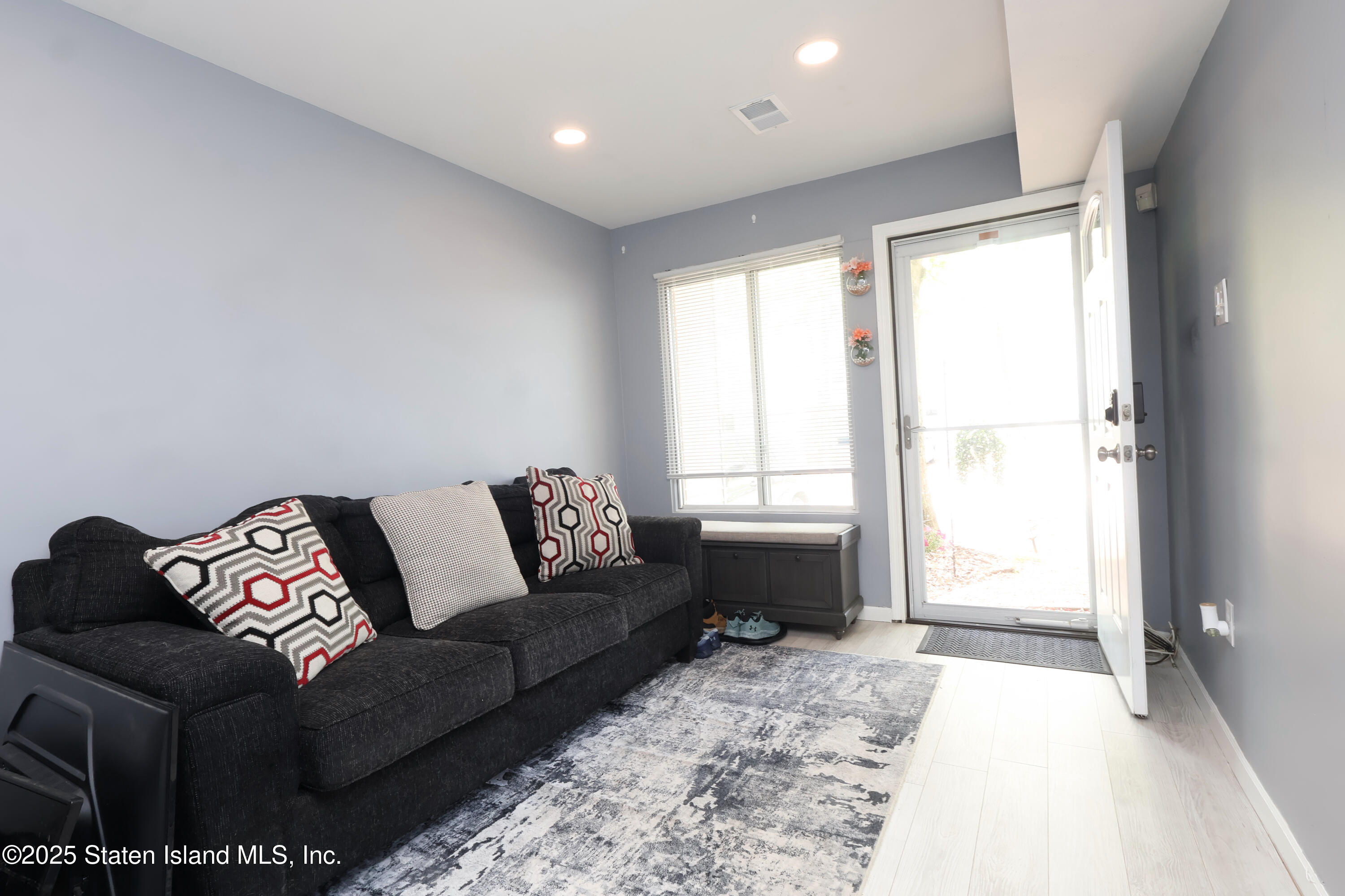 150 Ilyssa Way, Staten Island, New York image 4