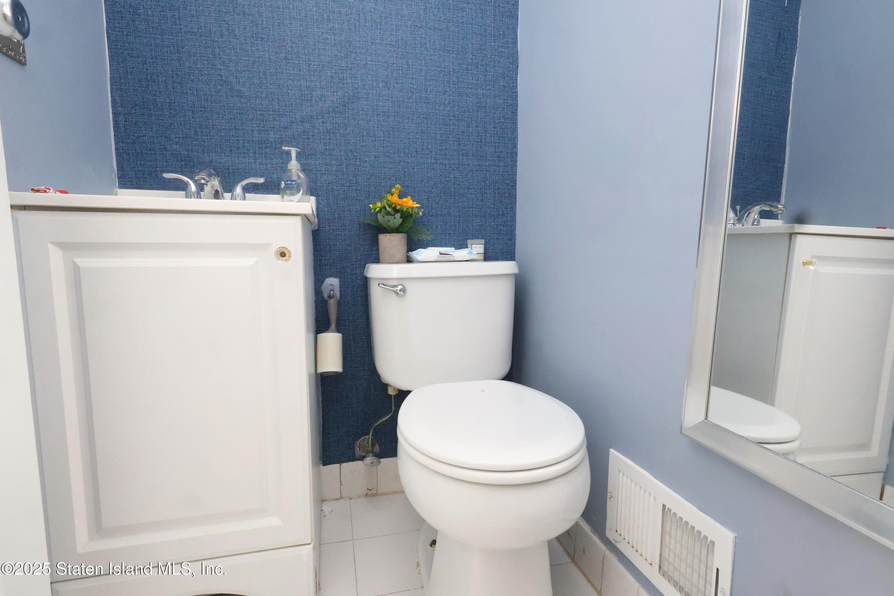 150 Ilyssa Way, Staten Island, New York image 6