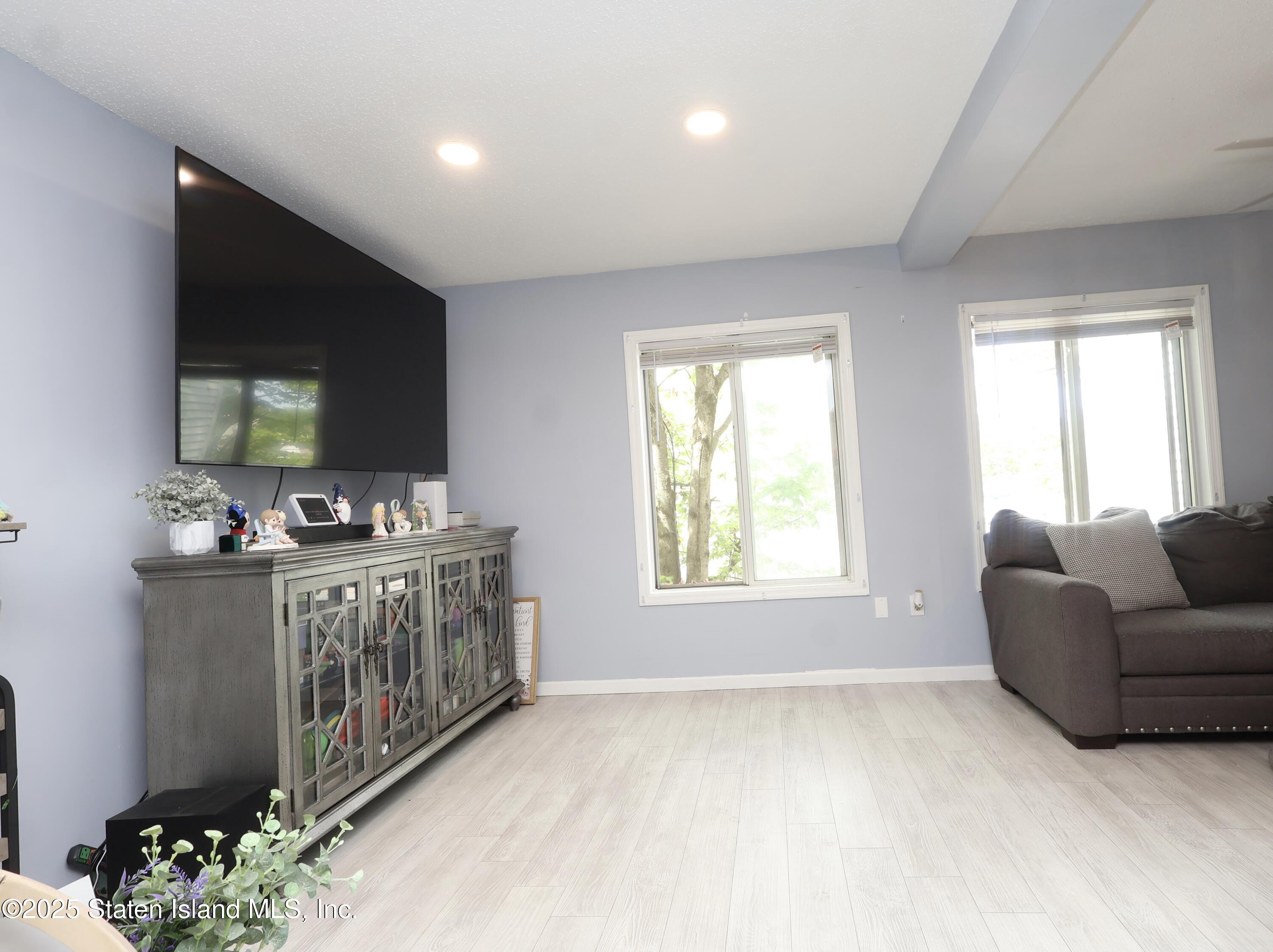 150 Ilyssa Way, Staten Island, New York image 9