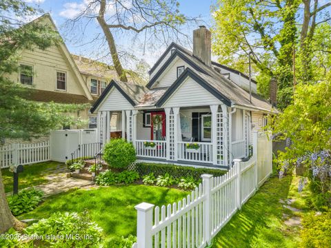 Photo of 262 Lindenwood Road, Staten Island, NY 10308 (MLS # 2601954)