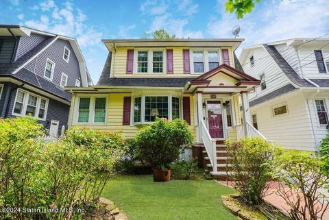 Photo of 104 Delafield Avenue, Staten Island, NY 10301 (MLS # 2404226)