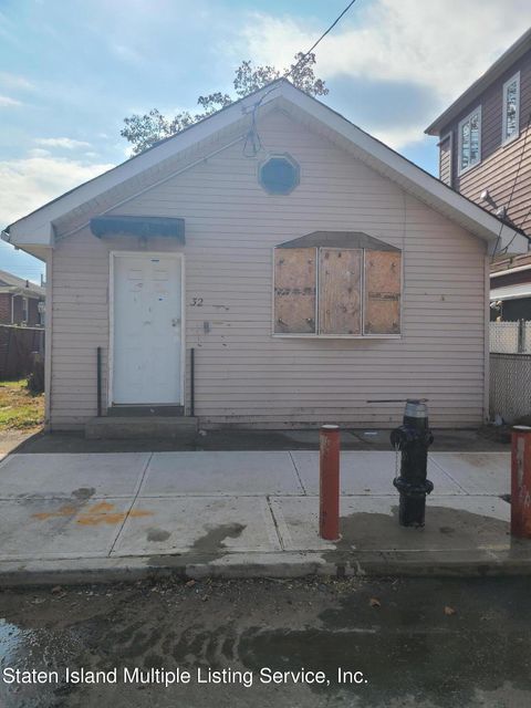 Photo of 32 Topping Street, Staten Island, NY 10306 (MLS # 1164998)