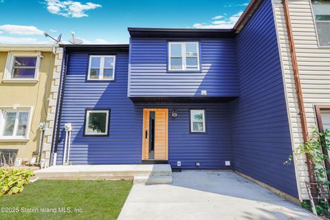 Photo of 151 Regis Drive, Staten Island, NY 10314 (MLS # 2504801)