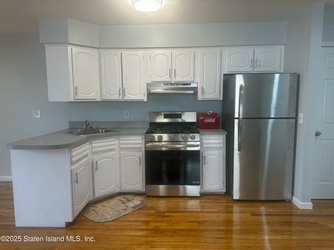 Photo of 174 Swinnerton Street, Staten Island, NY 10307 (MLS # 2501842)