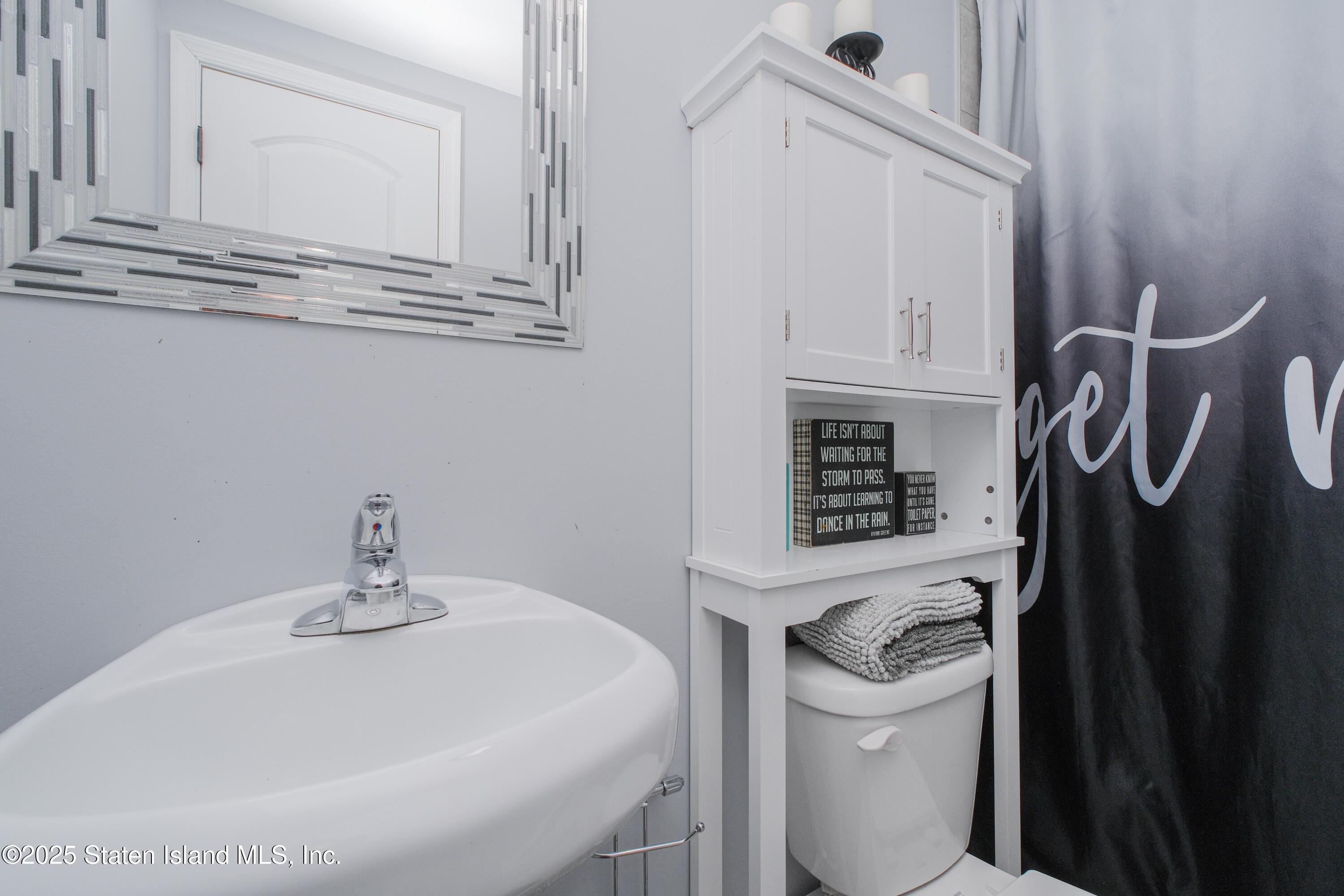 394 Clarke Avenue, Staten Island, New York image 50
