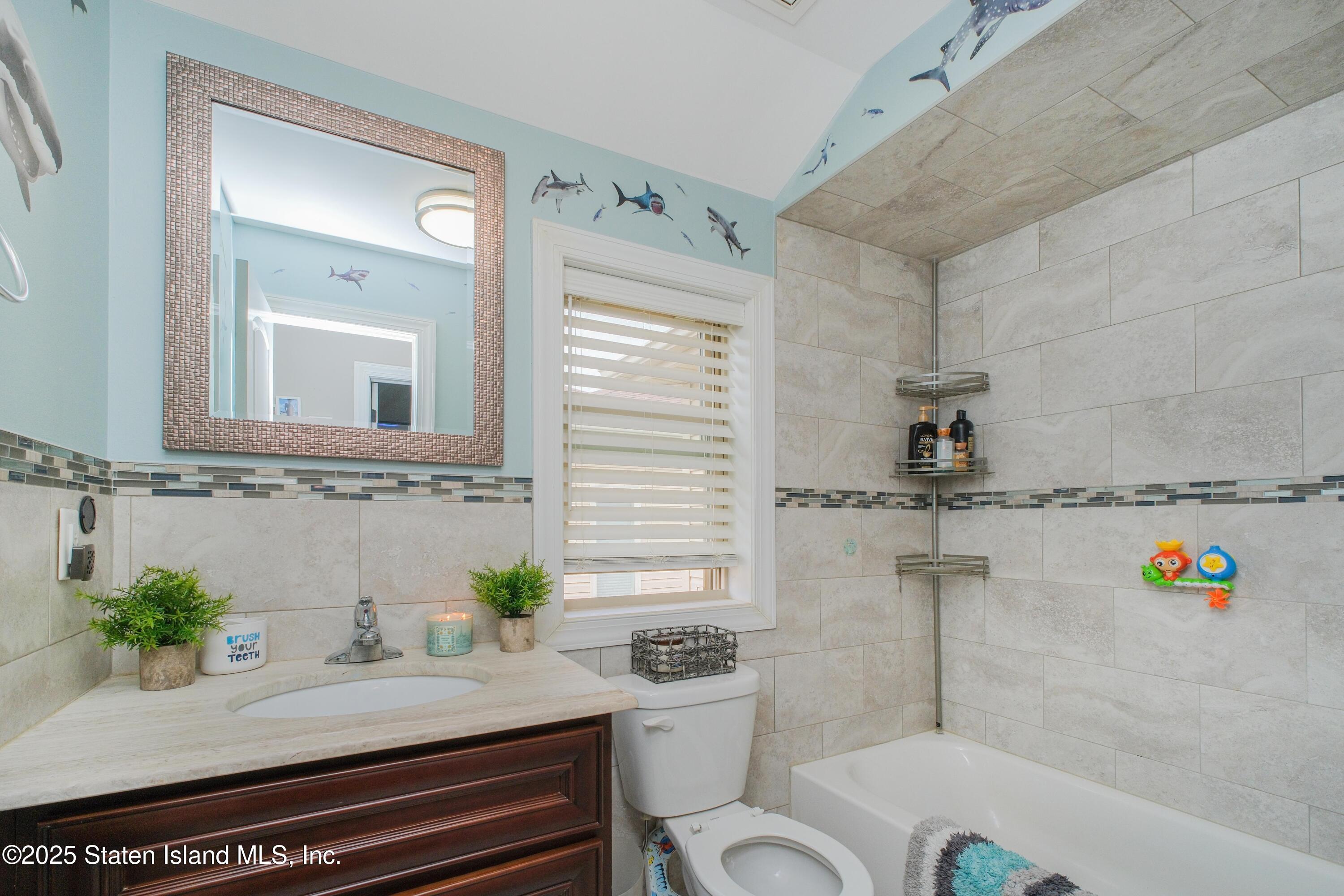 394 Clarke Avenue, Staten Island, New York image 35