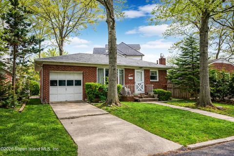 Photo of 7 Rochelle Street, Staten Island, NY 10304 (MLS # 2602288)