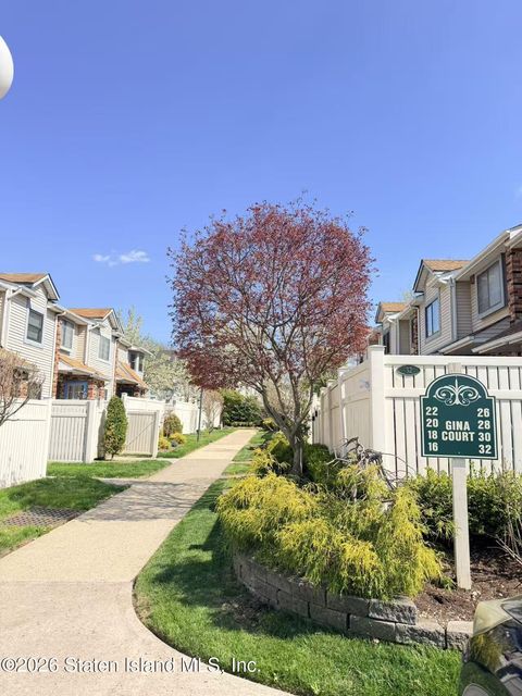 Photo of 20 Gina Court, Staten Island, NY 10314 (MLS # 2602001)