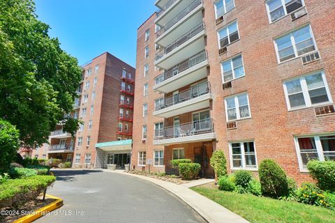 Photo of 55 Austin Place #7k, Staten Island, NY 10304 (MLS # 2405004)
