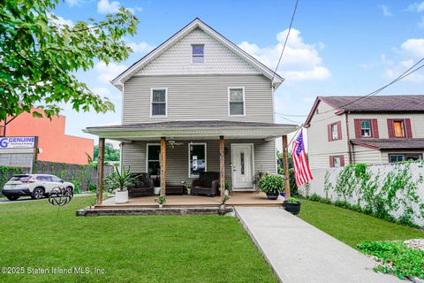 Photo of 60 Androvette Street, Staten Island, NY 10309 (MLS # 2504142)