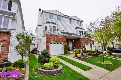 Photo of 64 Boyce Avenue, Staten Island, NY 10306 (MLS # 1161569)