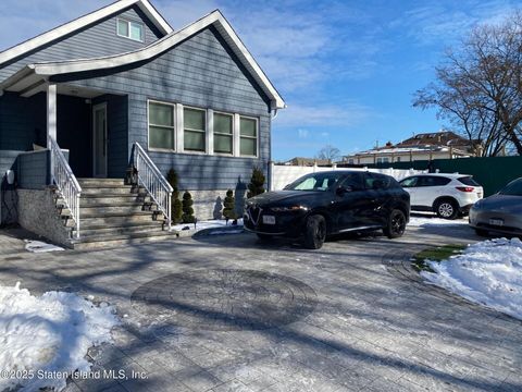 Photo of 841 Rockland Avenue, Staten Island, NY 10314 (MLS # 2500456)