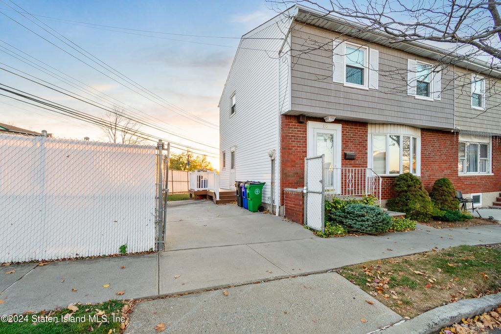 Photo of 110 Sunset Avenue, Staten Island, NY 10314 (MLS # 2406418)