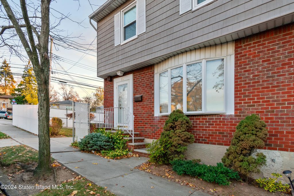 Photo of 110 Sunset Avenue, Staten Island, NY 10314 (MLS # 2406418)