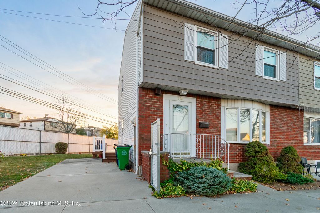 Photo of 110 Sunset Avenue, Staten Island, NY 10314 (MLS # 2406418)