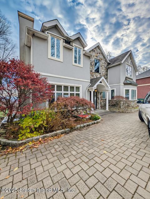 Photo of 174 Douglas Road, Staten Island, NY 10304 (MLS # 2507011)