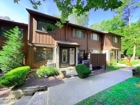 Photo of 57 Stone Lane, Staten Island, NY 10314 (MLS # 1164941)