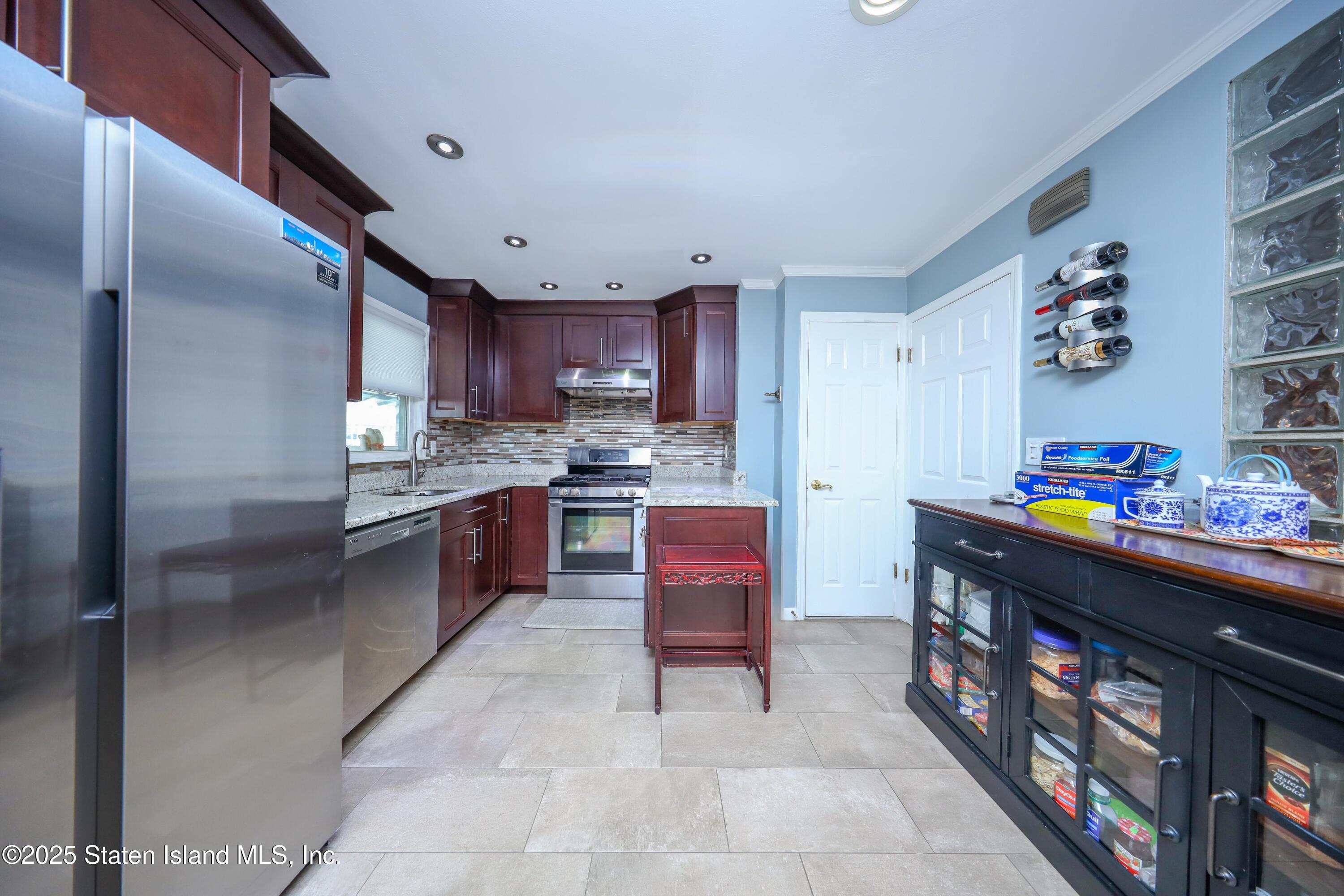 76 Boundary Avenue, Staten Island, New York image 10