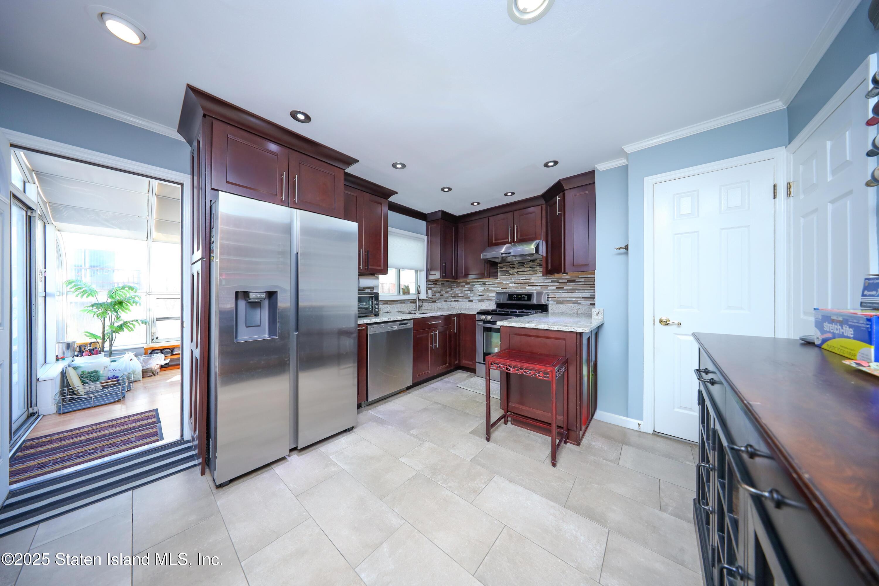 76 Boundary Avenue, Staten Island, New York image 12
