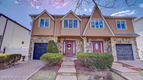 Photo of 360 Gurley Avenue, Staten Island, NY 10308 (MLS # 2501345)