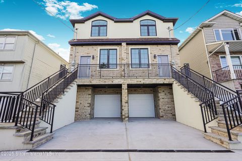 Photo of 64 Hempstead Avenue, Staten Island, NY 10306 (MLS # 2506136)