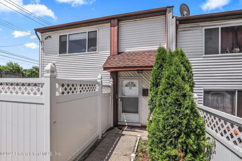 Photo of 111 N Gannon Avenue, Staten Island, NY 10314 (MLS # 2404023)