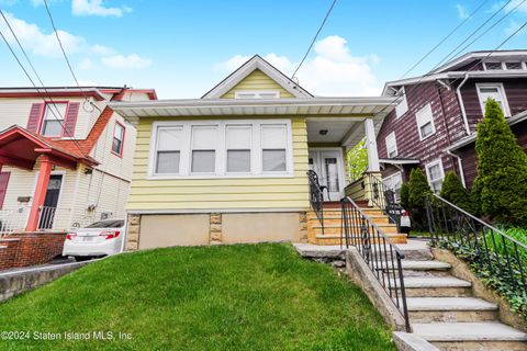 Photo of 41 Eldridge Avenue, Staten Island, NY 10302 (MLS # 2402256)