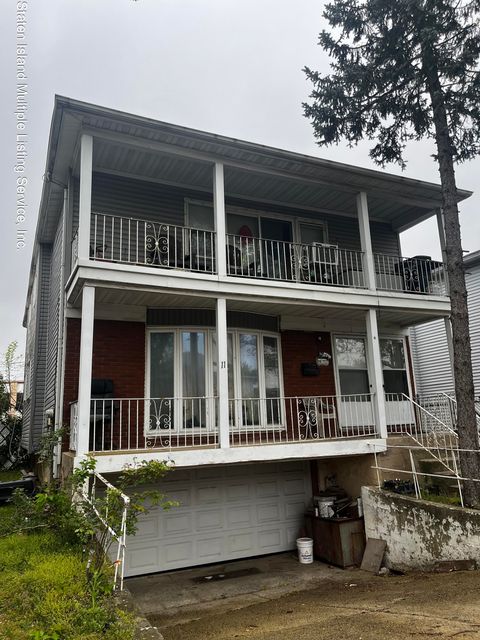 Photo of 11 Spartan Avenue, Staten Island, NY 10303 (MLS # 1161464)